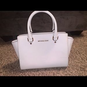 Michael Kors Selma Crossbody Tote Large